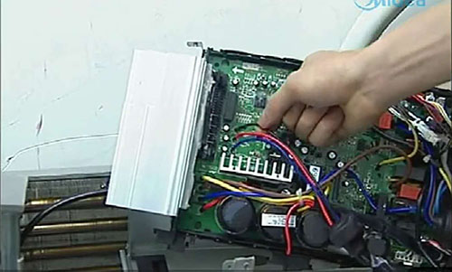 雨湖美的空调电话是多少