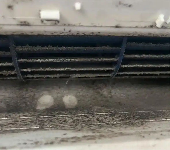 雨湖空调吹的风有股烧焦味是怎么回事